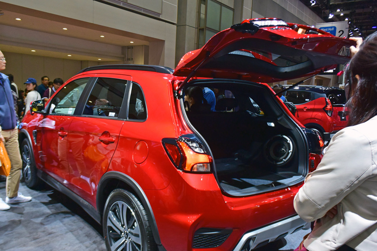 新RVRも広い荷室を備え、アクティブライフが楽しめる