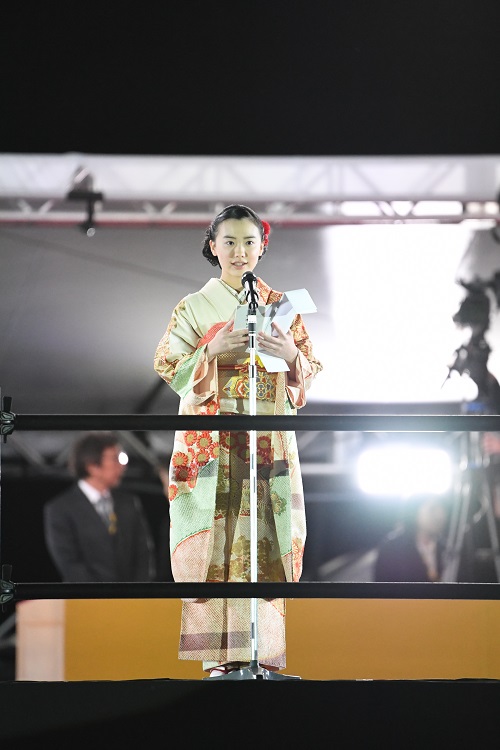 見る角度や光によって着物は表情を変える（写真／JMPA)