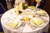 結婚式に会社の同僚を呼びたくない派vs呼びたい派、それぞれの体験談