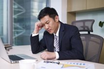 出世を機に夫がうつ病に 家計を守るために取った専業主婦妻の選択