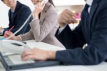 他社では通じない「社内スラング」、体育会系やアニメ由来のものも