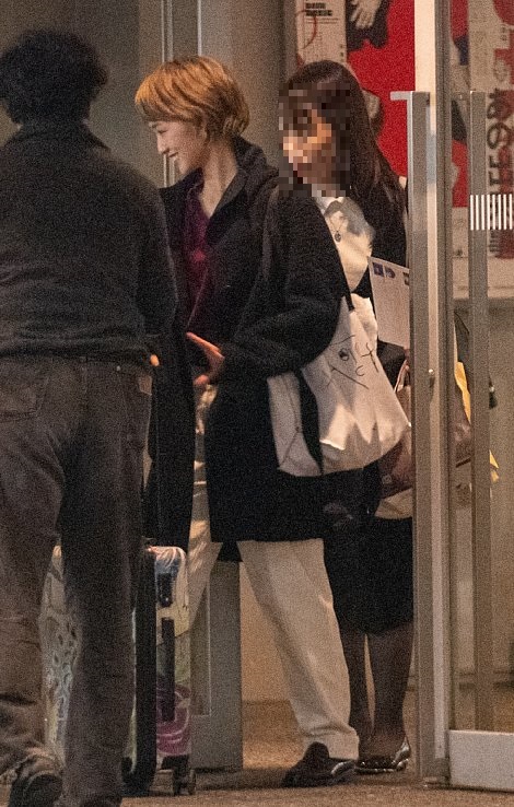 公演後の剛力は吹っ切れたような笑顔だった