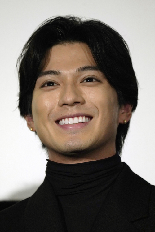 千葉真一の息子の新田真剣佑（時事通信フォト）