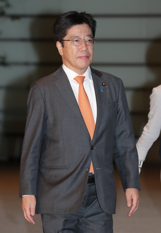 加藤勝信氏は菊池桃子のファンだったという（時事通信フォト）