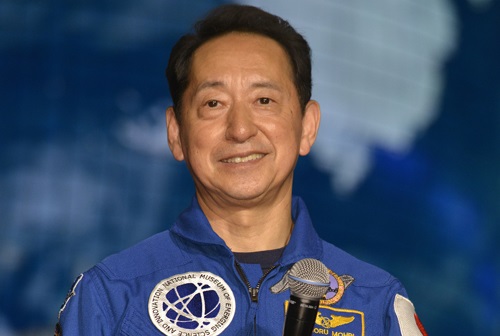 毛利衛氏や山崎直子氏 宇宙飛行士の人生を決定づけた1冊 Newsポストセブン 毛利衛氏や山崎直子氏 宇宙飛行士の人生を決定づけた1冊 Newsポストセブン