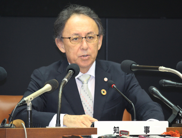 沖縄県の玉城デニー知事（時事通信フォト）