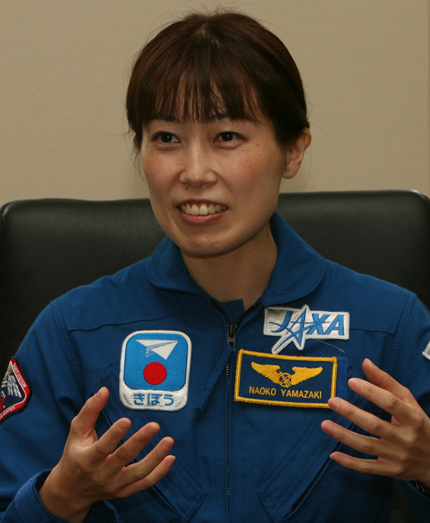 山崎直子さんは2010年にスペースシャトルに乗った（時事通信フォト）