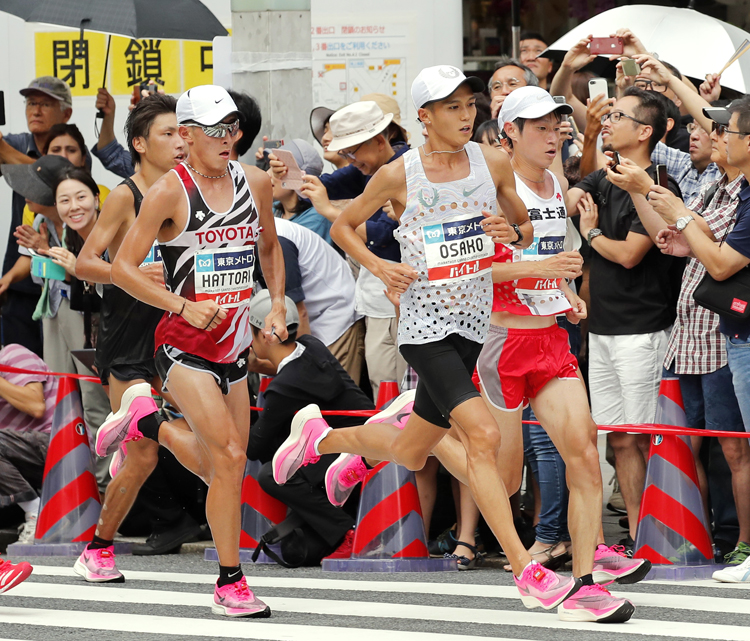 日本人選手への影響は？（右から中村、大迫、服部。写真／共同通信社）