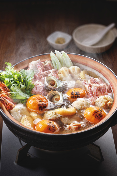 みかん鍋は温州みかんと魚介が共演