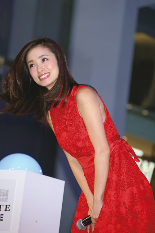 写真 上戸 吉岡 長澤 石原 人気女優が垣間見せた魅惑の双丘 Newsポストセブン Part 2 写真 上戸 吉岡 長澤 石原 人気女優が垣間見せた魅惑の双丘 Newsポストセブン Part 2