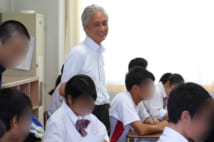 1日1回は、学校を巡回する西郷さん。気がかりな生徒がいる場合は、教室に入って声をかけることもある(撮影/浅野剛)