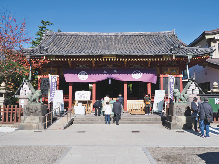 浅草神社は「三社さま」の名でも親しまれる