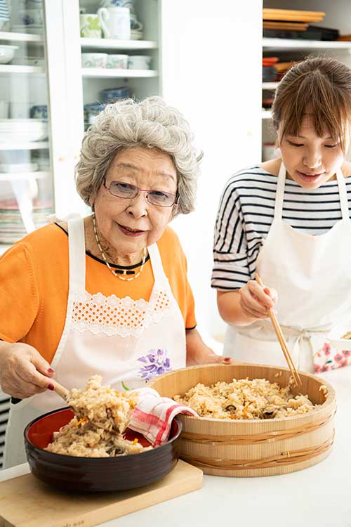 “ばぁば”こと料理研究家の鈴木登紀子さん