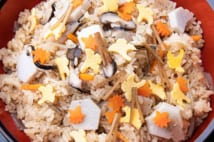 ばぁばお手製の「いりこご飯」(撮影/鍋島徳恭)