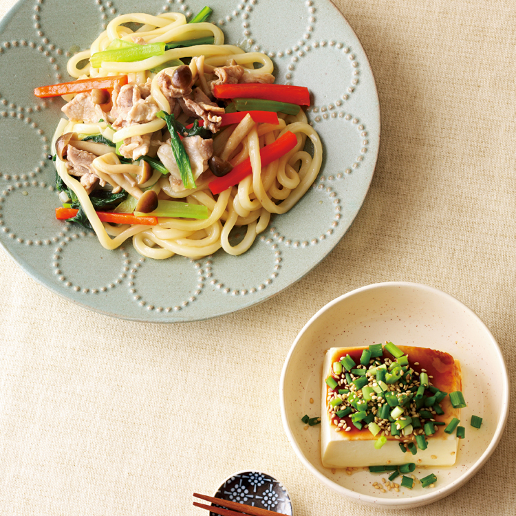 焼きうどんと中華風温奴（撮影／菅井淳子）