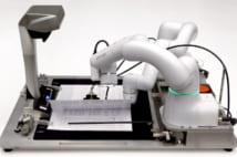 デンソーウェーブが開発した人協働ロボット「COBOTTA」が書類に捺印し、書面を電子化する一連の業務を自動化する