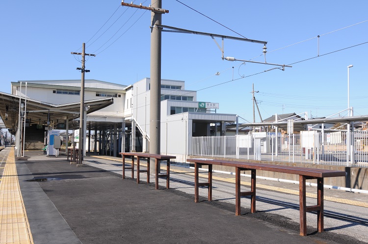 JR成田線・湖北駅ホームに今も残る行商台