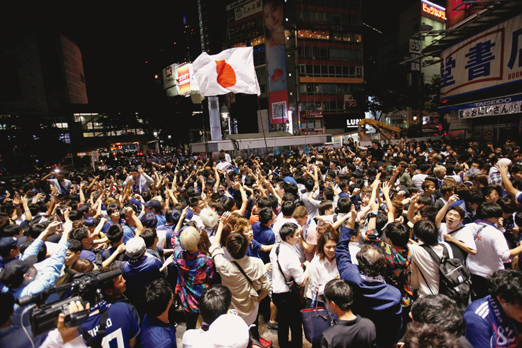 18年W杯日本戦終了後の渋谷スクランブル交差点（写真／Reuters／AFLO）