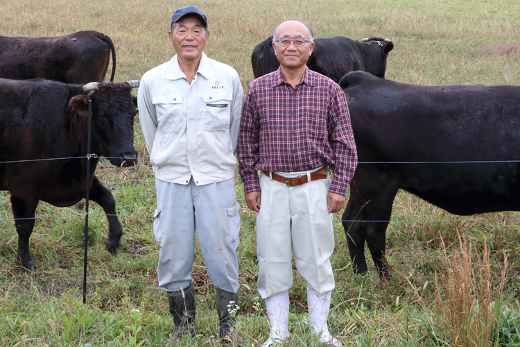 写真は右から宗綱さんと原田さん