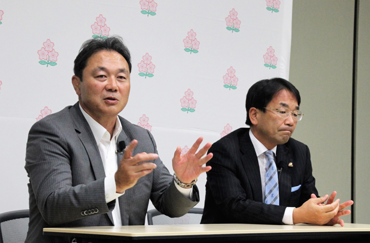 ラグビーの新プロリーグ創設構想を発表する日本ラグビー協会の清宮克幸氏（時事通信フォト）
