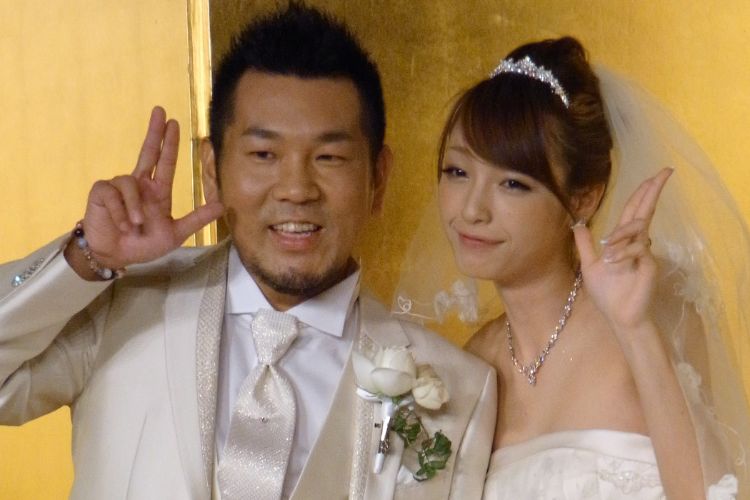 「おしどり夫婦」と呼ばれていたが…（写真：時事通信フォト）