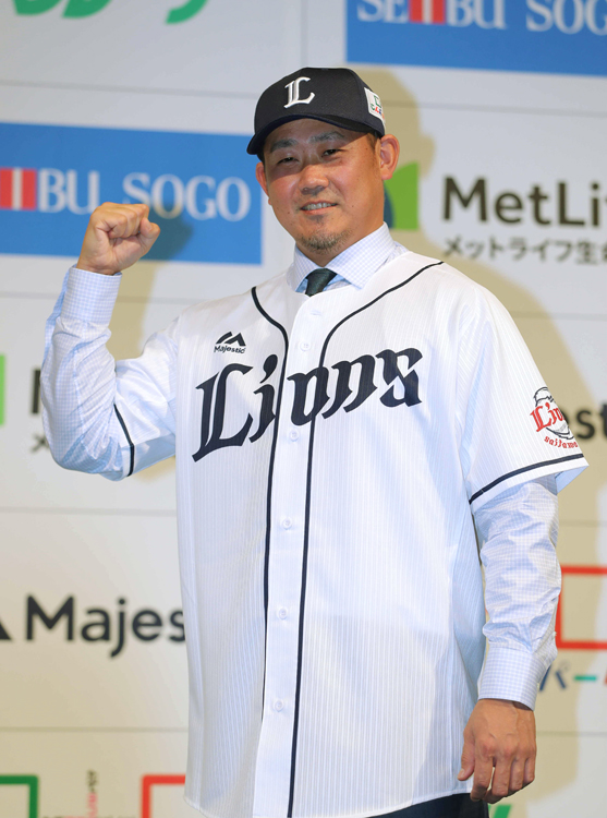 古巣・西武に戻った松坂大輔（時事通信フォト）