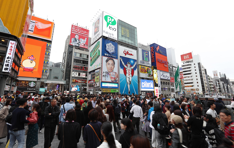 大阪の裏面史をたどる（時事通信フォト）