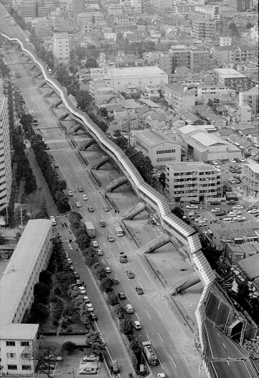 阪神・淡路大震災では橋脚が折れた（共同通信社）