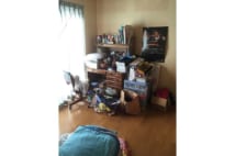 何年も放置された実家子供部屋の片付け　思い出はどう整理？