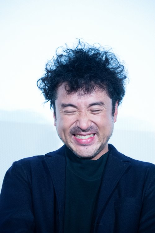 初日舞台挨拶の舞台を沸かせたムロツヨシ