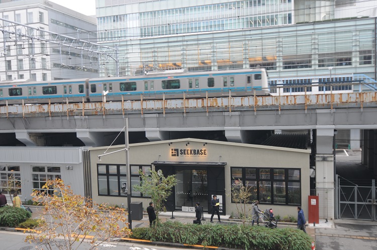 山手線や京浜東北線が走る高架下は、いまや超がつくほどの一等地に変貌