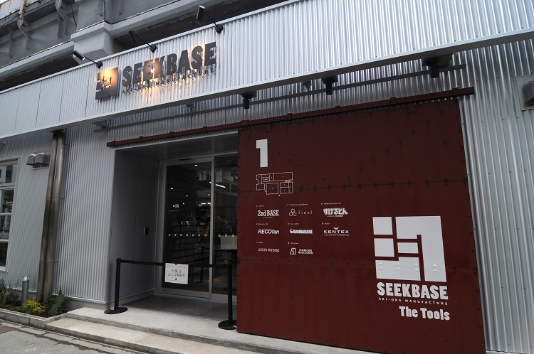 高架下商業施設「SEEKBASE」は秋葉原電気街を意識した店舗構成