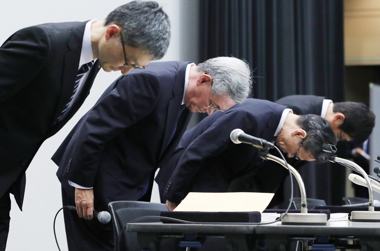 関西財界トップがあえなく辞任した（時事通信フォト）