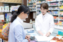 ドラッグストアにいる薬剤師に症状を説明し、適切な薬を提案してもらうのも方法の1つだ(写真/PIXTA)