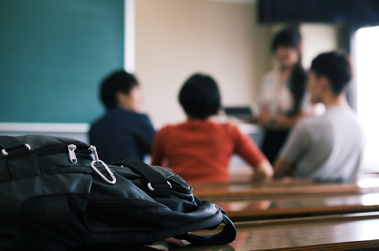 社会との距離感に悩む若者が少なくない（GettyImages）