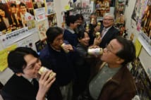 江戸時代は造り酒屋、明治16年から酒を販売。家族のような温かさで肩ひじ張らずに飲める下町の老舗だ