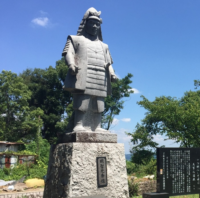 大河ドラマ主人公ゆかりの地（写真は滋賀県大津市の明智光秀像）