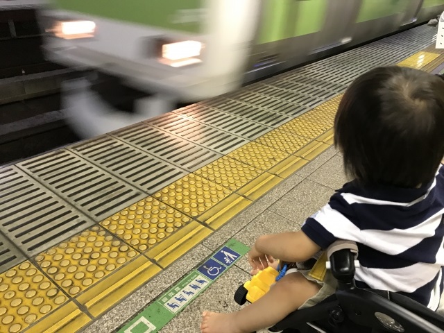 子供連れでも利用しやすい環境整備を鉄道会社もすすめている