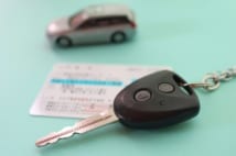 高齢ドライバーへの運転制限は必要か否か? 専門家の見解は