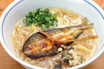 滋味豊かなあゆを斬新な料理で味わう(撮影/玉井幹郎)