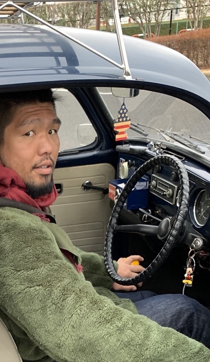 レトロな車からファン対応バッチリな堀江翔太