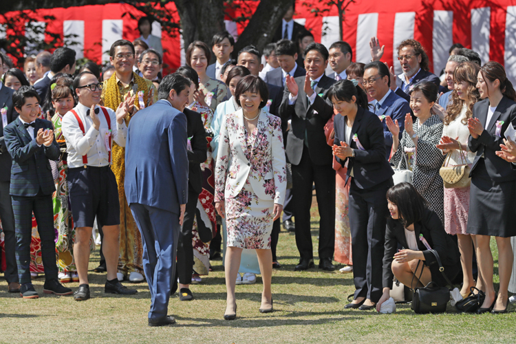 「桜を見る会」で存在感を放つ”私人”の昭恵さん（時事通信フォト）