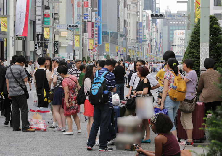 中国人観光客に人気のスポット（時事通信フォト）