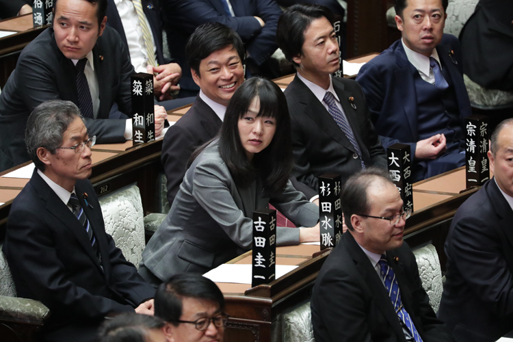 ヤジやエア電話でお騒がせの杉田水脈議員（時事通信フォト）