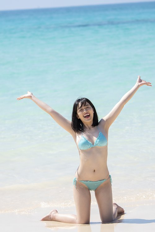 沖縄のビーチで笑顔が弾ける