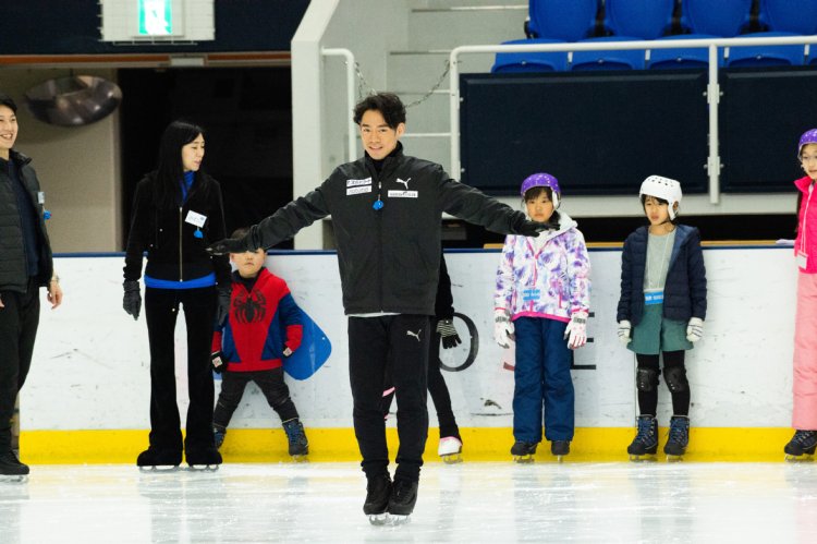 高橋大輔は子供たちにスケートを教えた