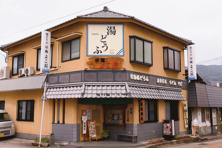 行列のできる人気店だ