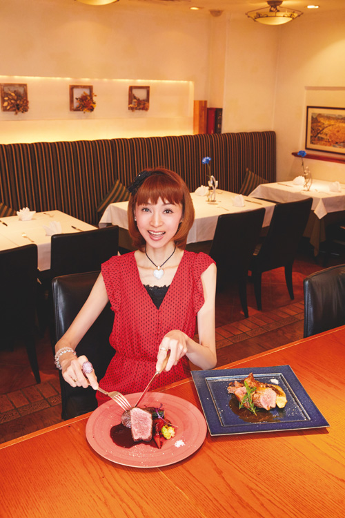 時間をかけて焼かれた赤みの多い肉は柔らかい