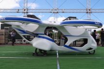 NECが試作した「空飛ぶクルマ」(時事通信フォト)