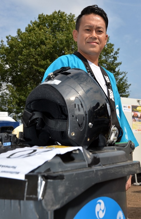 2015年、ドイツのゴミ箱祭りに参加した宮川大輔（DPA＝時事）